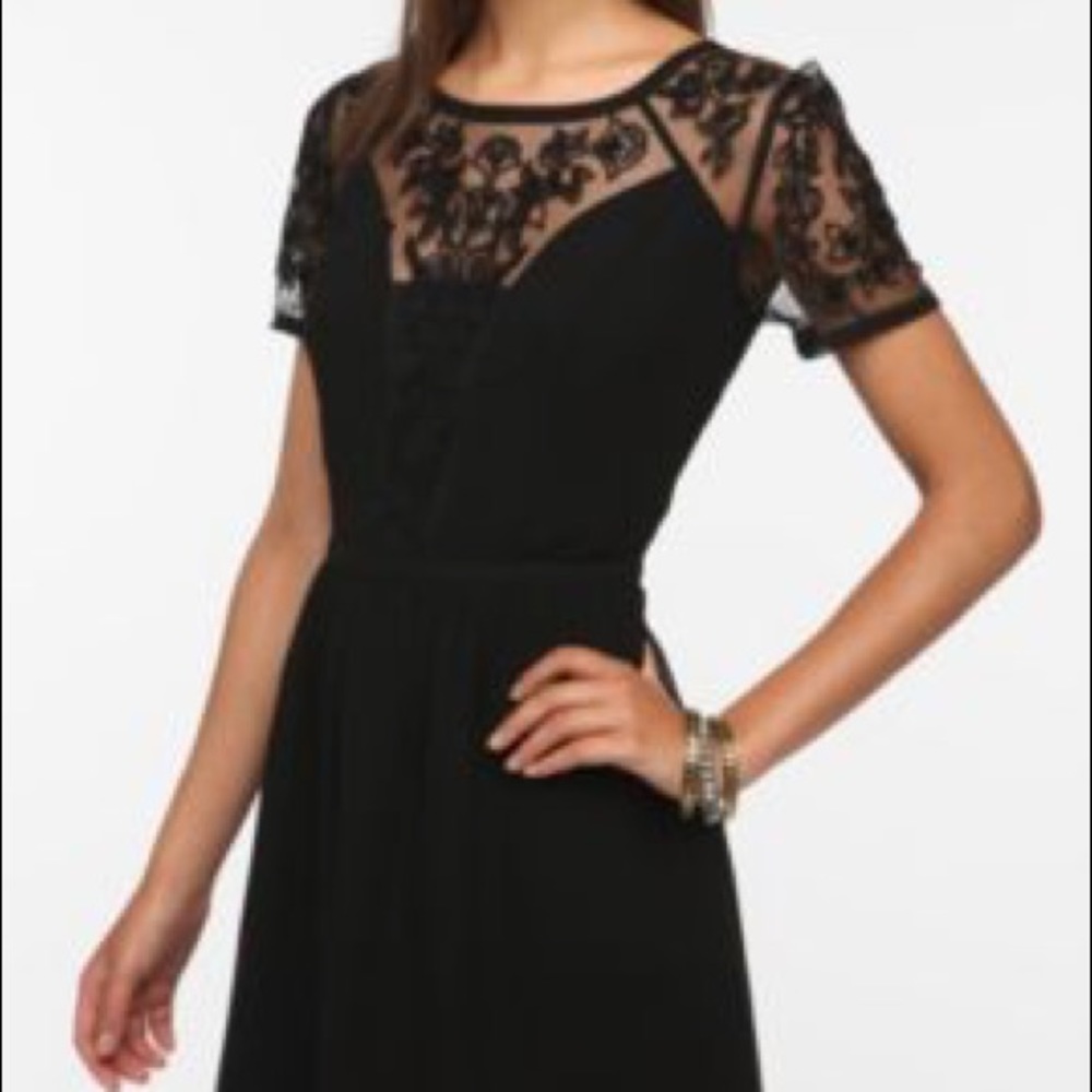 Kimchi Blue Emma Crepe Dress in black - Picture 2 of 6